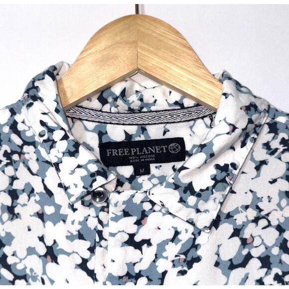 Free planet floral button down shirt women’s size medium - Picture 3 of 7
